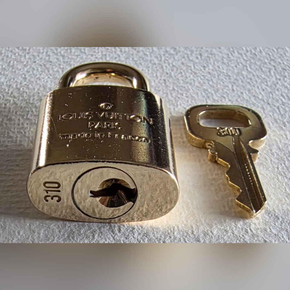 LOUIS VUITTON Lock And Key #310 - Picture 8 of 9